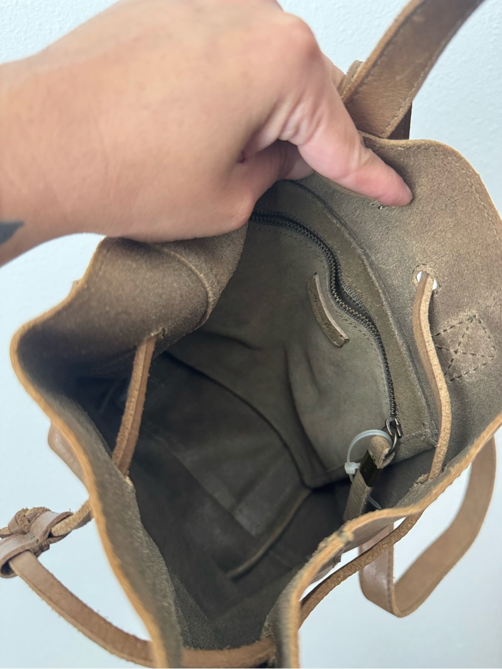 Madewell Tan-Grey Leather Drawstring Bucket Bag Backpack - Picture 4 of 5